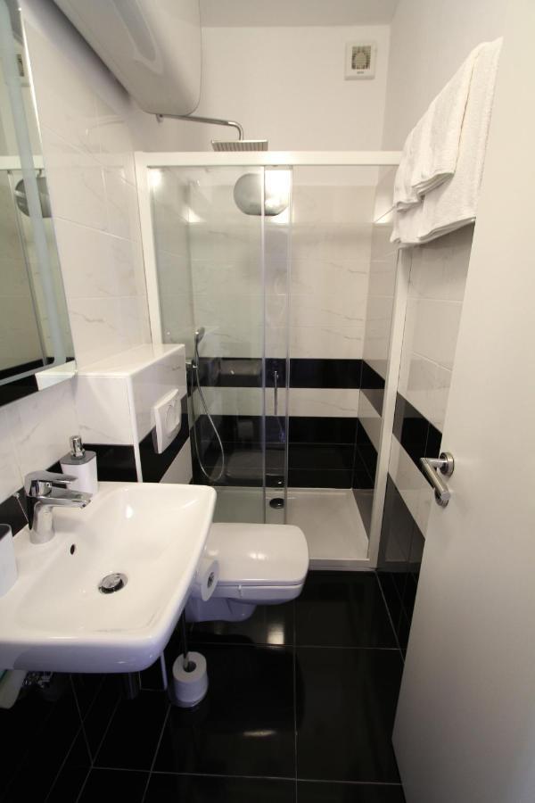 Seafront Rooms Хвар Екстериор снимка