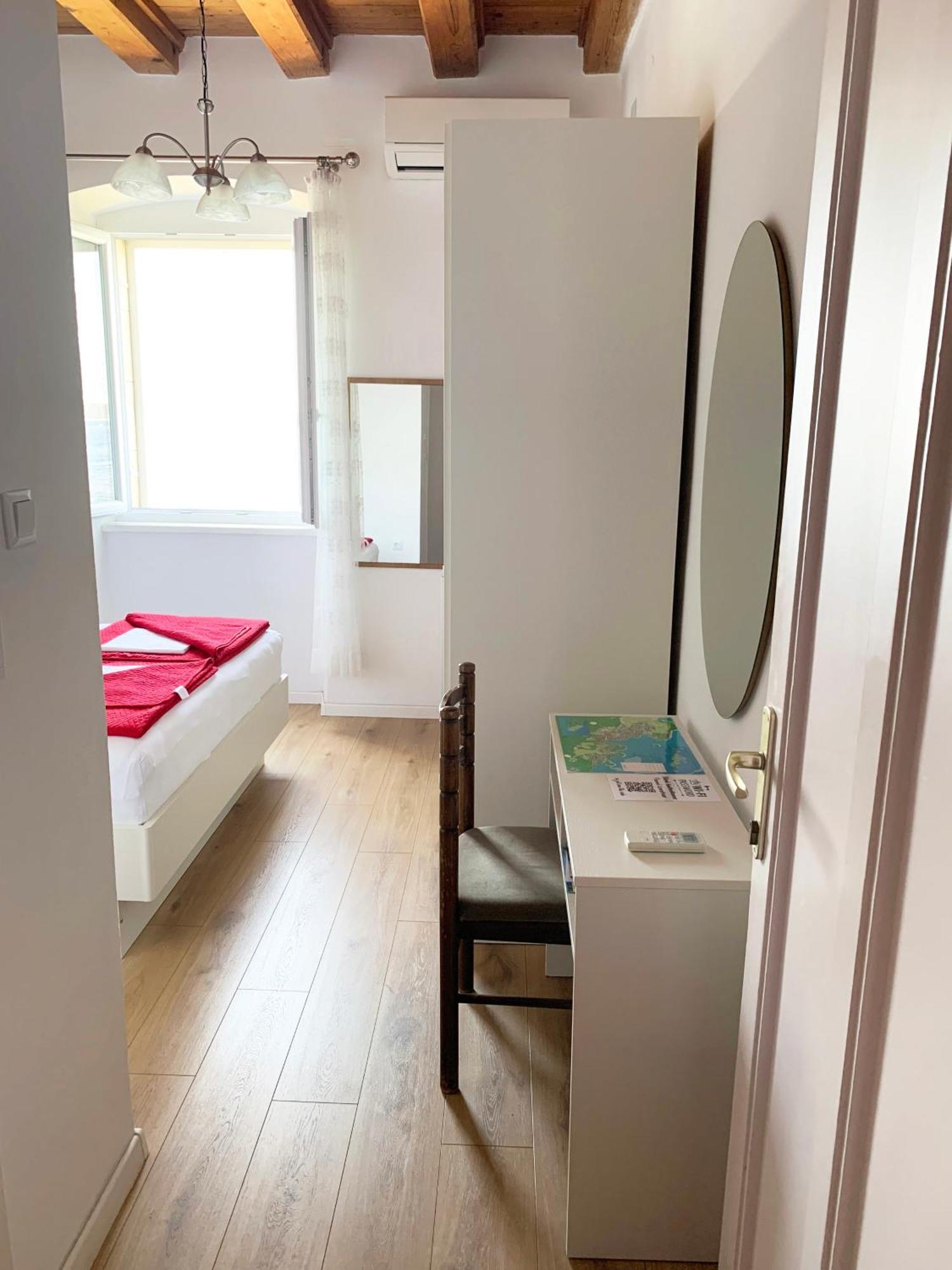 Seafront Rooms Хвар Екстериор снимка