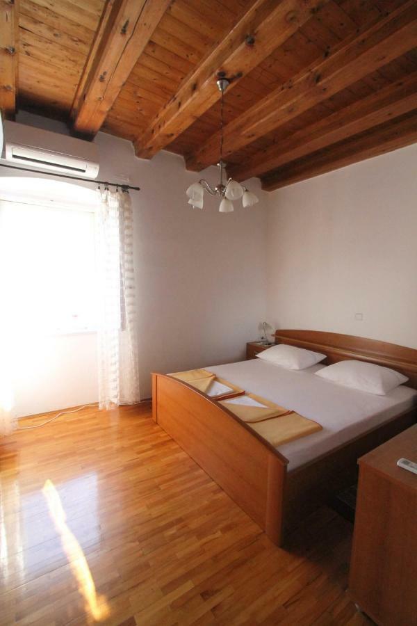 Seafront Rooms Хвар Екстериор снимка