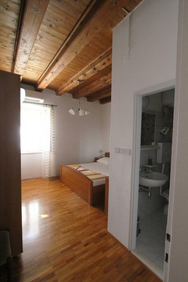 Seafront Rooms Хвар Екстериор снимка